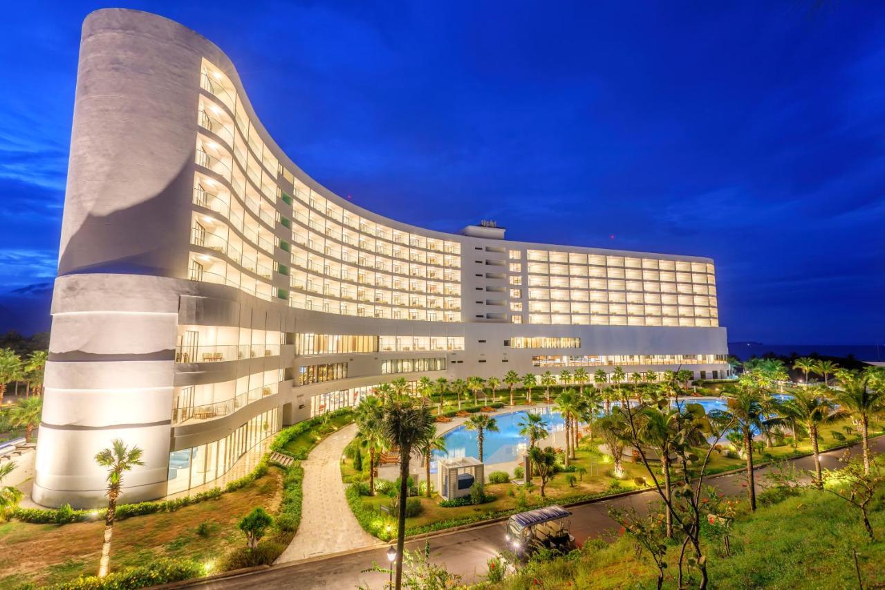Selectum Noa Resort Cam Ranh Exterior photo